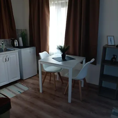 Damaris ゲストハウス 3*